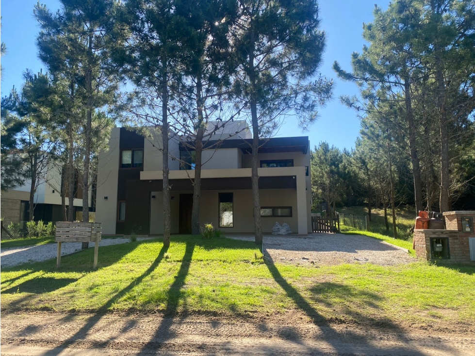 Casa Marítimo IV Costa Esmeralda Lote 39 | 360m² Pileta US$890K - 2