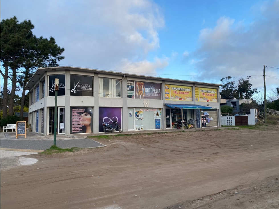 Bloque 6 locales comerciales Pinamar, Mar de Ostende, esquina avenida - 1