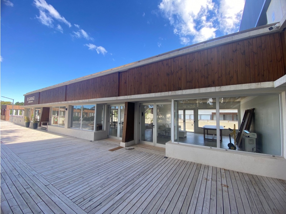 LOCALES 32-33-34-35 PASEO COMERCIAL COSTA ESMERALDA - ALQUILER ANUAL - 5