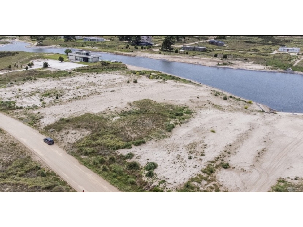 Lote en Barrio Privado El Salvaje con fondo de laguna - 5