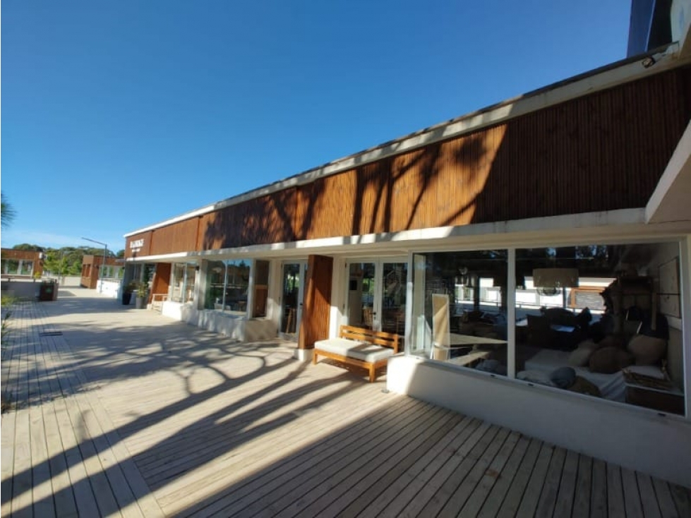 Alquiler de Locaesl Comercial en Paseo Costa Esmeralda - 2