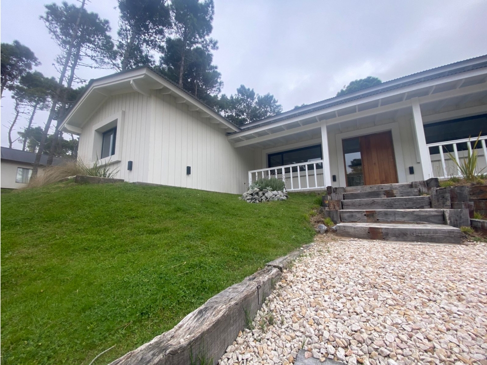 CASA EN VENTA BARRIO PIONEROS CALIFORNIANA MODERNA — foto 3
