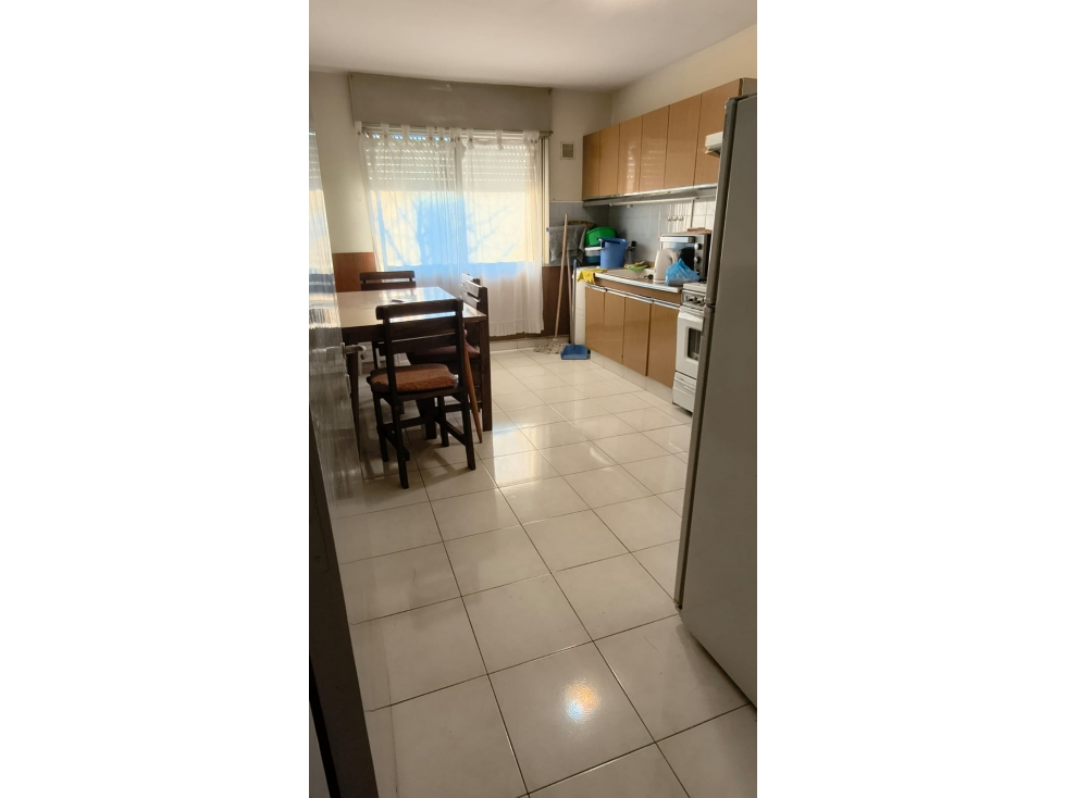 SE VENDE DEPARTAMENTO DE 3 DORMITORIOS 1 BAÑO - 2