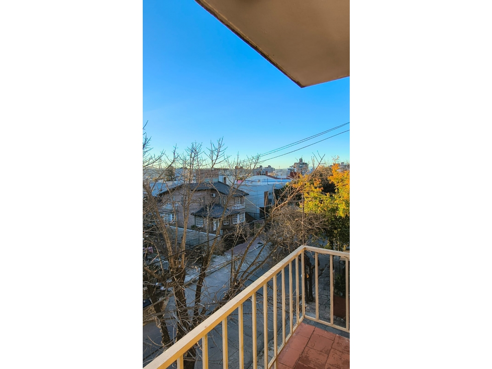 SE VENDE DEPARTAMENTO DE 3 DORMITORIOS 1 BAÑO - 5