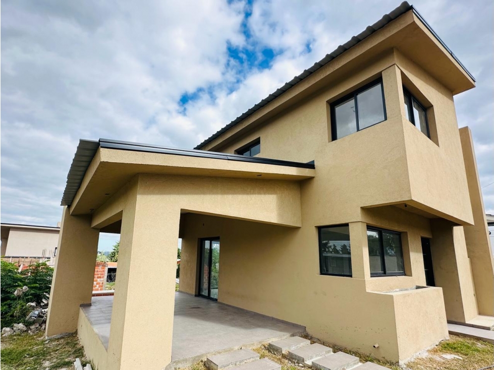 SE VENDE CASA A ESTRENAR ZONA PEKOS