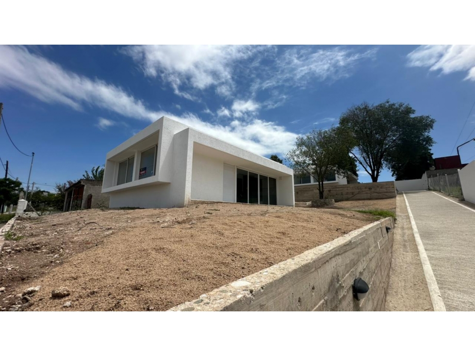 SE VENDE CASA DE DOS DORMITORIOS ZONA PEKOS ULTIMA UNIDAD — foto 3