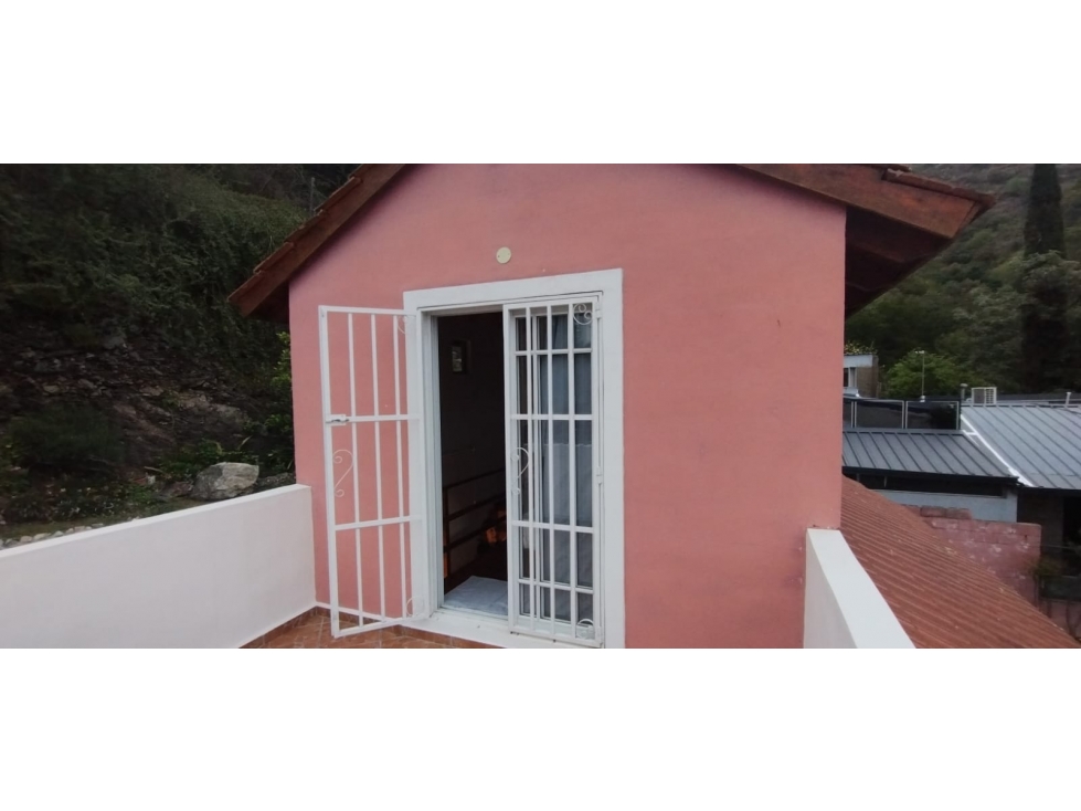 SE VENDE CASA DE DOS DORMITORIOS BARRIO LA CUESTA - 3