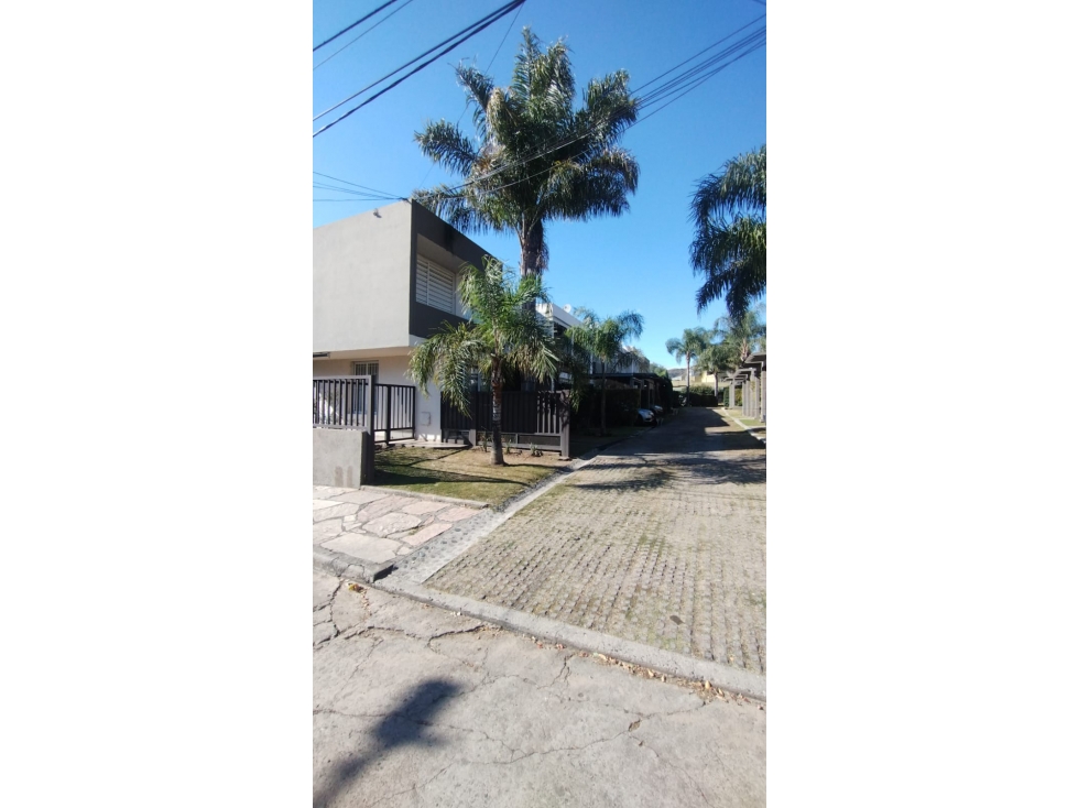 SE VENDE DUPLEX DOS DORMITORIOS