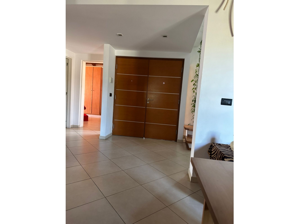 SE VENDE CASA EN BARRIO BECCIU A METROS DEL CUCU OPORTUNIDAD — foto 2