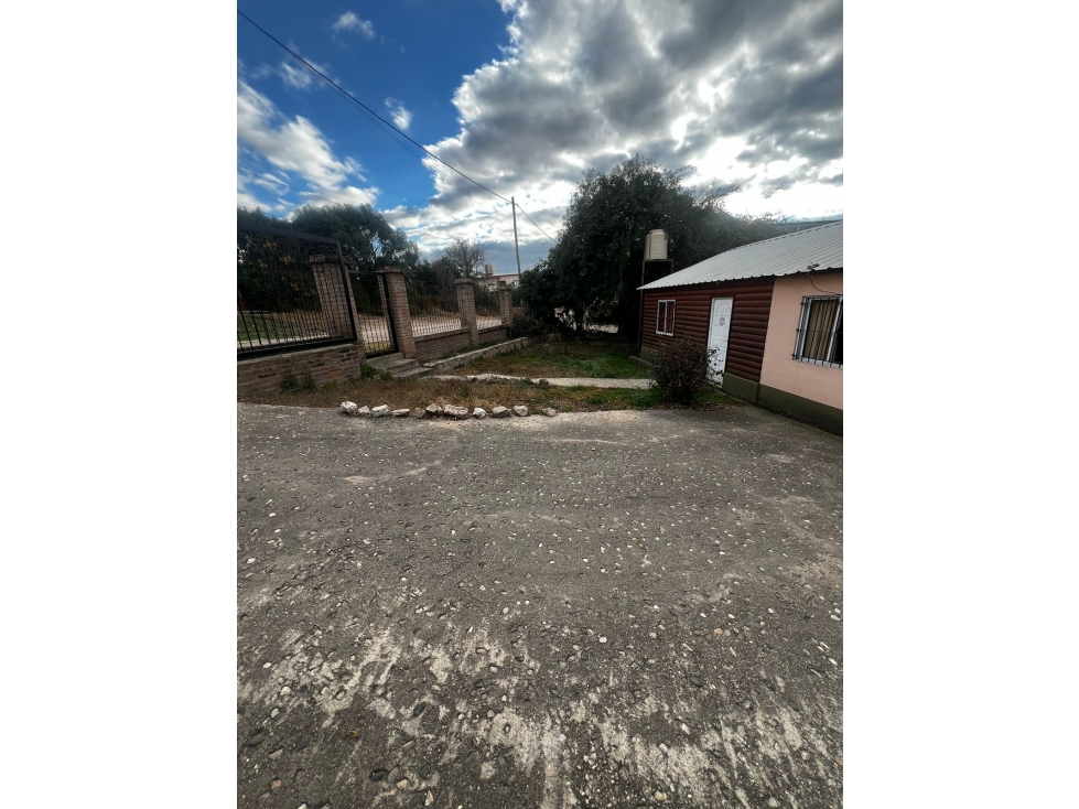 OPORTUNIDAD SE VENDE LOTE + CASA PRE FABRICADA SOBRE RUTA 28 - 3