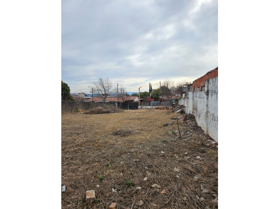 SE VENDE LOTE EN BARRIO MALVINAS - 3