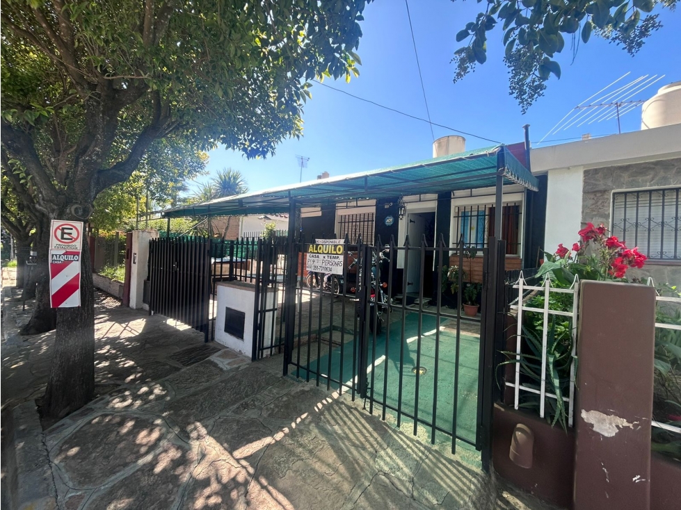SE VENDE CASA EN PH EN BARRIO SOL Y LAGO