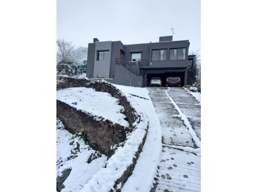 SE VENDE CASA DE DOS DORMITORIOS EN MAYU SUMAJ A METROS DEL RIO — foto 2