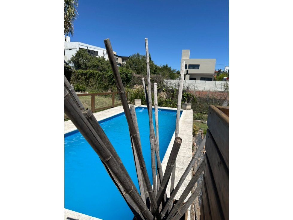 SE VENDE CASA EN BARRIO BECCIU A METROS DEL CUCU OPORTUNIDAD — foto 4