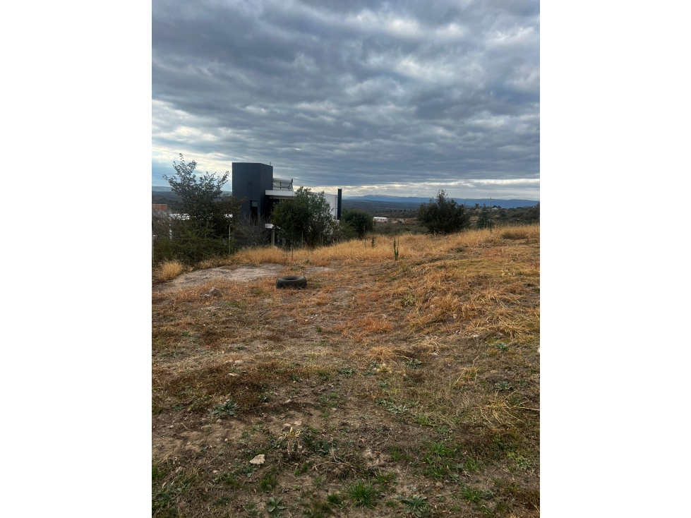 OPORTUNIDAD SE VENDE LOTE + CASA PRE FABRICADA SOBRE RUTA 28 - 4