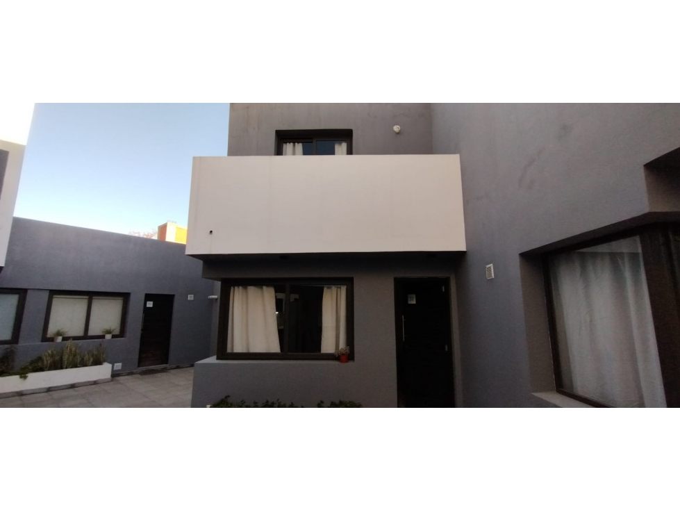 SE VENDE EXELENTE DUPLEX EN BARRIO SANTA RITA A METROS DEL LAGO — foto 3