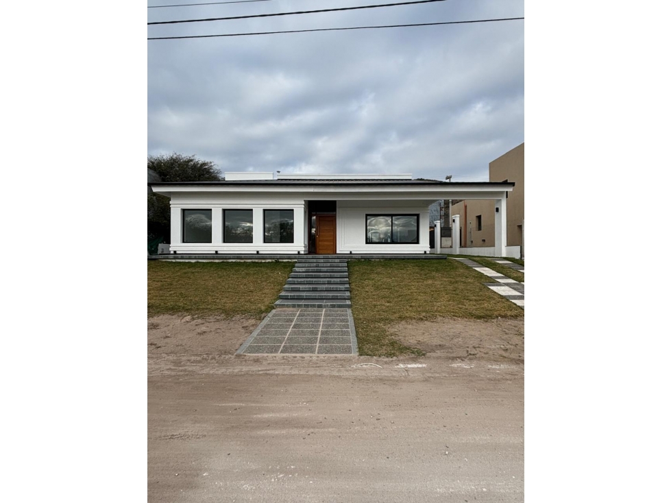 SE VENDE CASA DE ALTA CALIDAD A ESTRENAR 3 DORMITORIOS EN EL DORADO 2