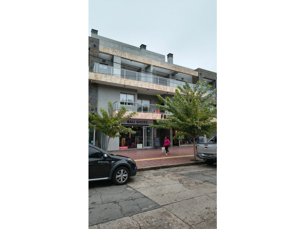 SE VENDE DTO DE 3 DORMITORIOS 2 BAÑOS — foto 2