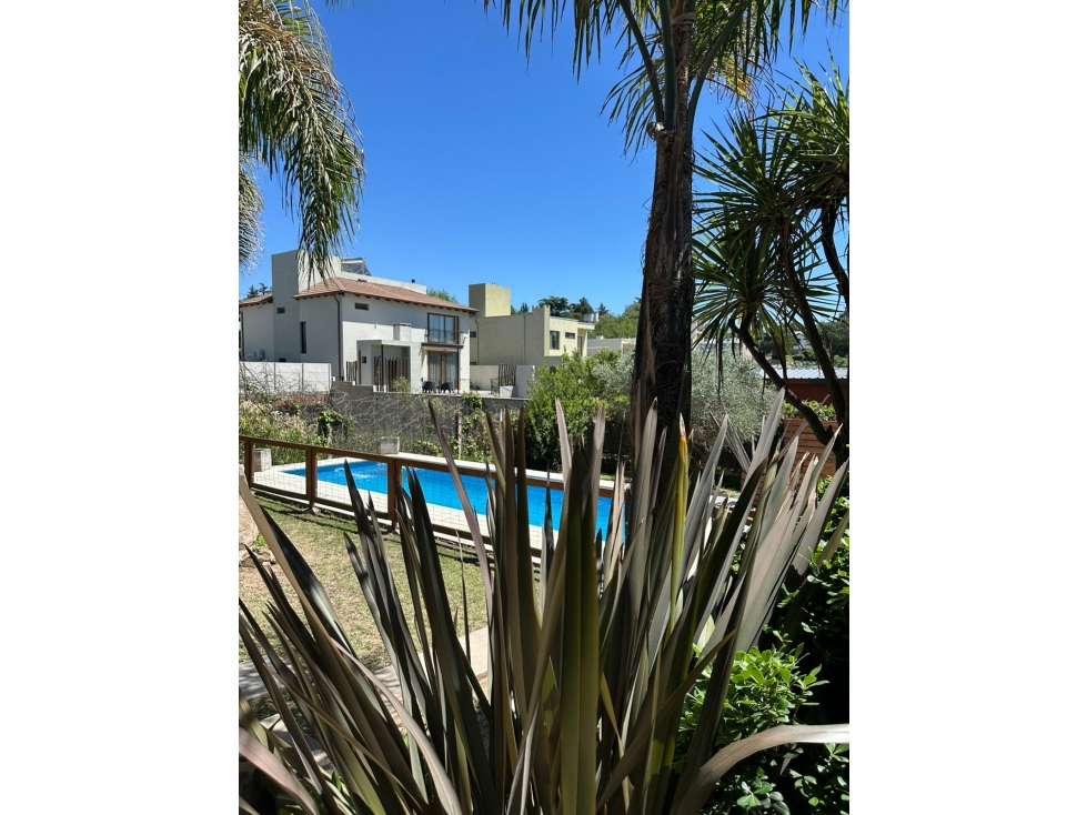 SE VENDE CASA EN BARRIO BECCIU A METROS DEL CUCU OPORTUNIDAD — foto 5
