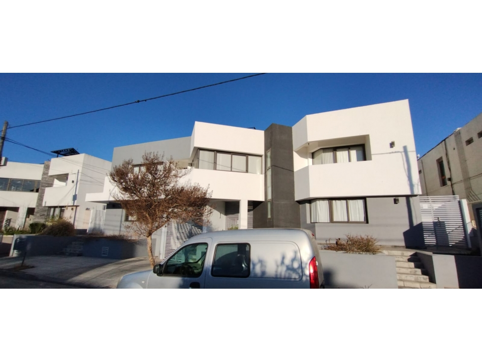 SE VENDE EXELENTE DUPLEX EN BARRIO SANTA RITA A METROS DEL LAGO — foto 2