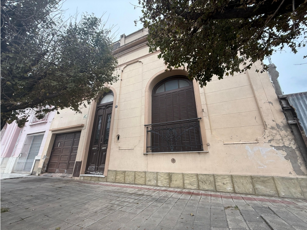 Casona sobre Alsina
