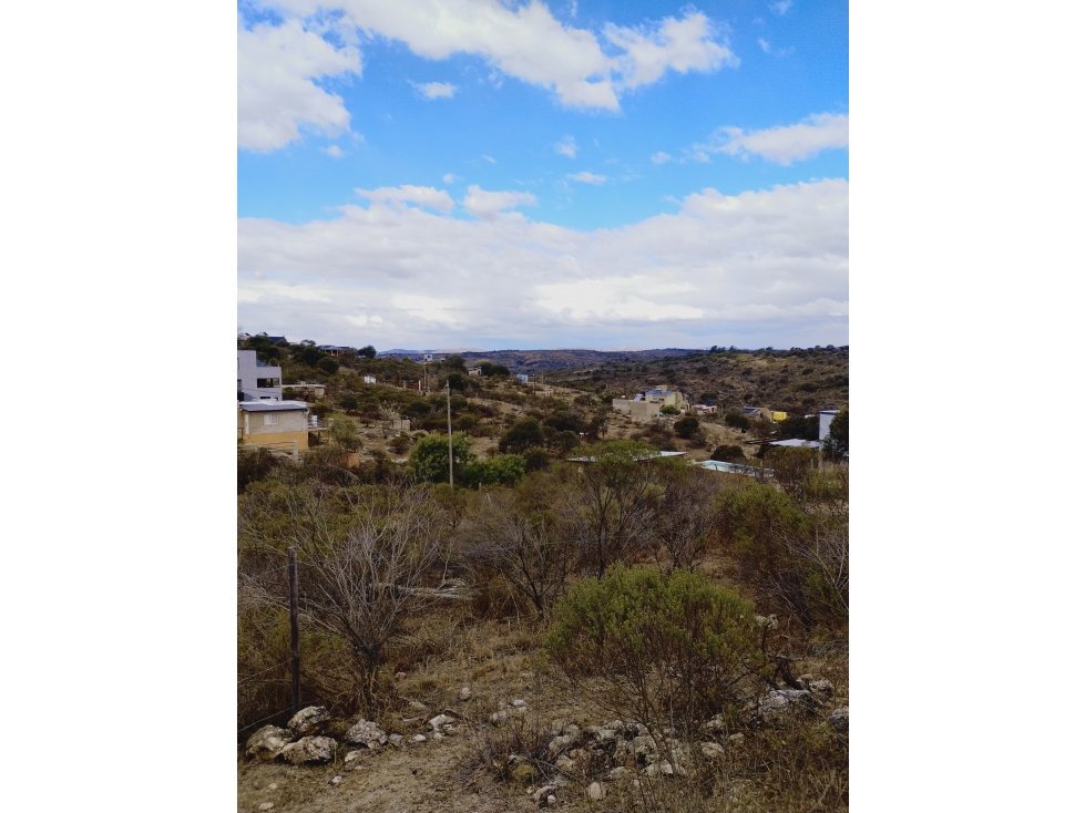 Villa Flor Serrana.Tanti. Lote esquina con servicios, cercado. - 3