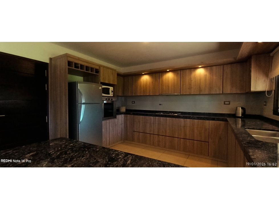 Casa moderna en venta. Tanti, a mts de R.28 - 2