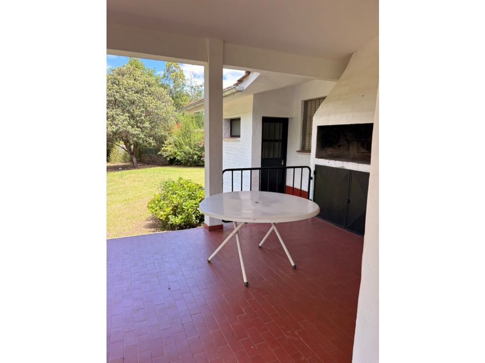 Vendo casa en Barrio Lago Azul. Gran parque — foto 3