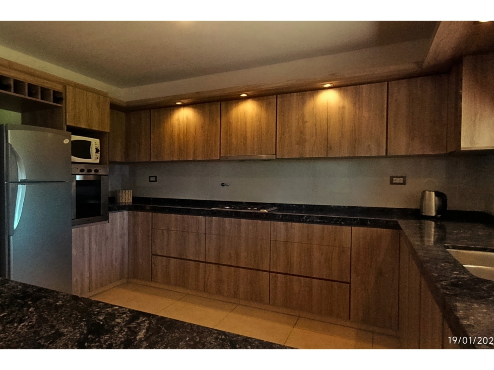 Casa moderna de dos dorm. en venta. Tanti, a mts de R.28 — foto 2