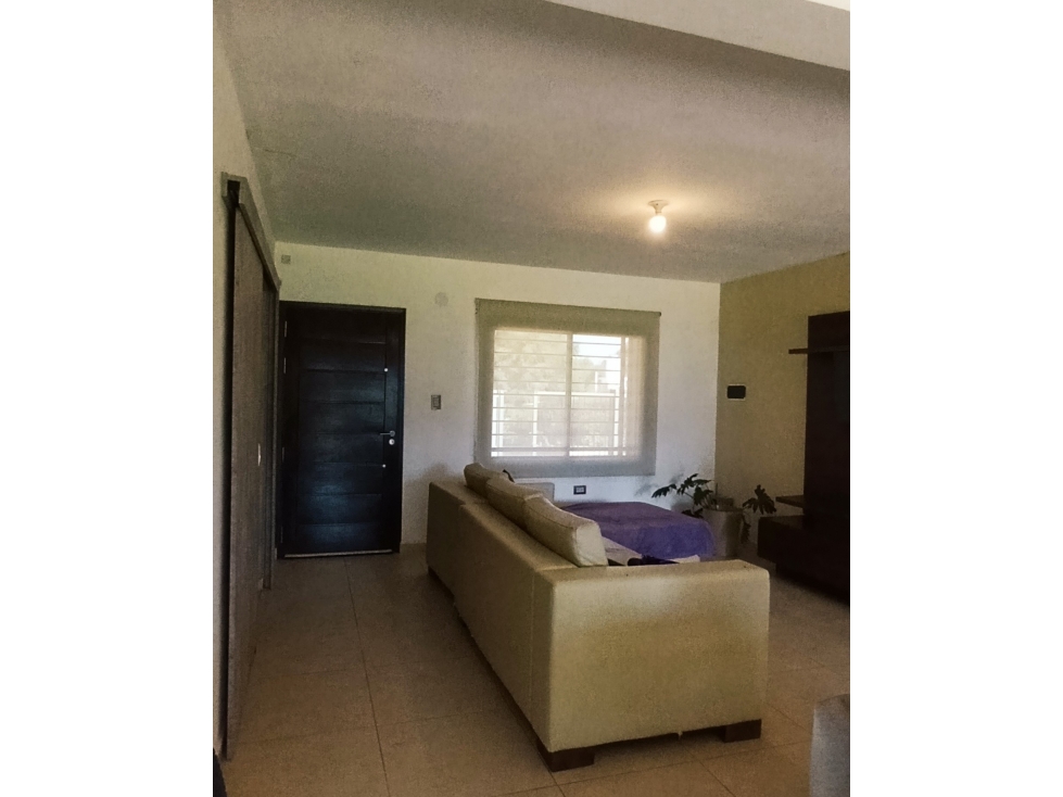 Casa moderna de dos dorm. en venta. Tanti, a mts de R.28 — foto 4