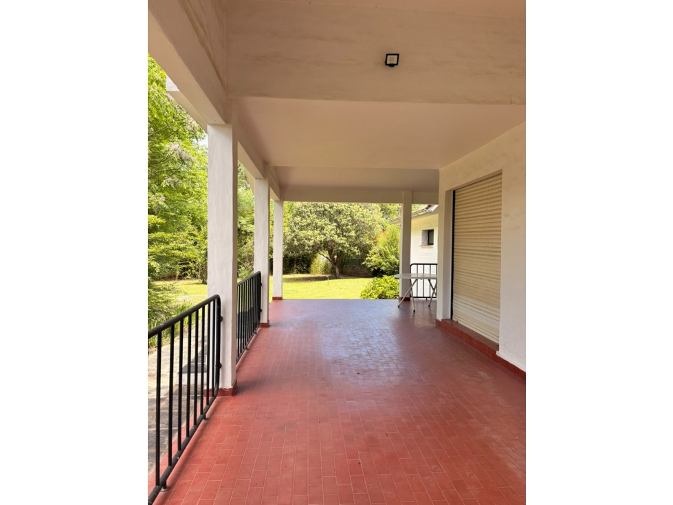 Vendo casa en Barrio Lago Azul. Gran parque — foto 4