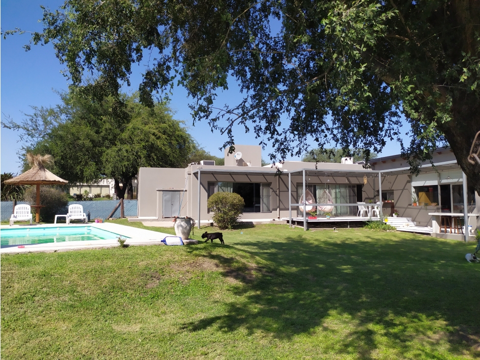 Imponente chalet en venta en Country Causana. Villa Carlos Paz - 2