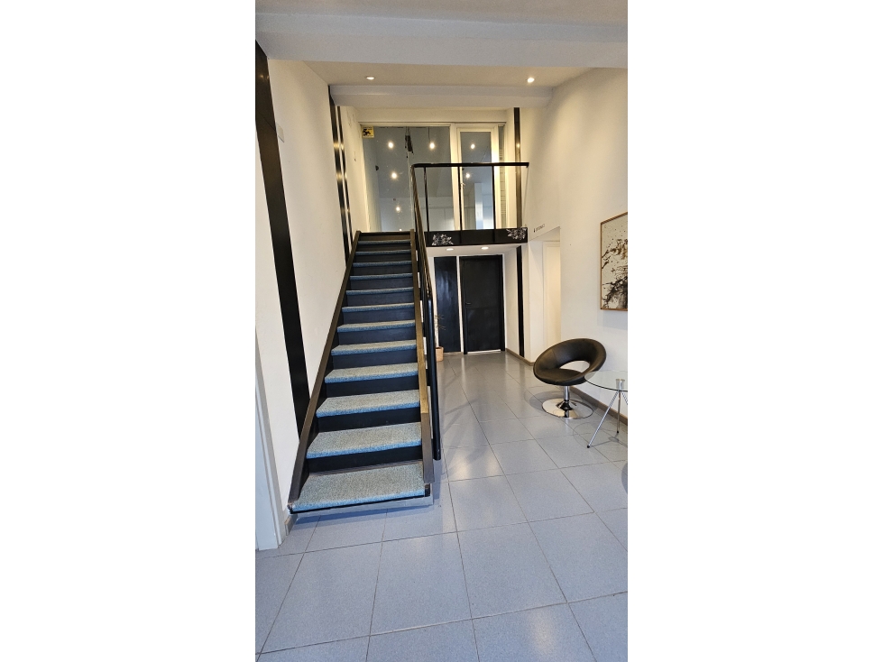 ALQUILER OFICINA SOBRE CALLE GÜEMES. IDEAL SHOWROOM — foto 3