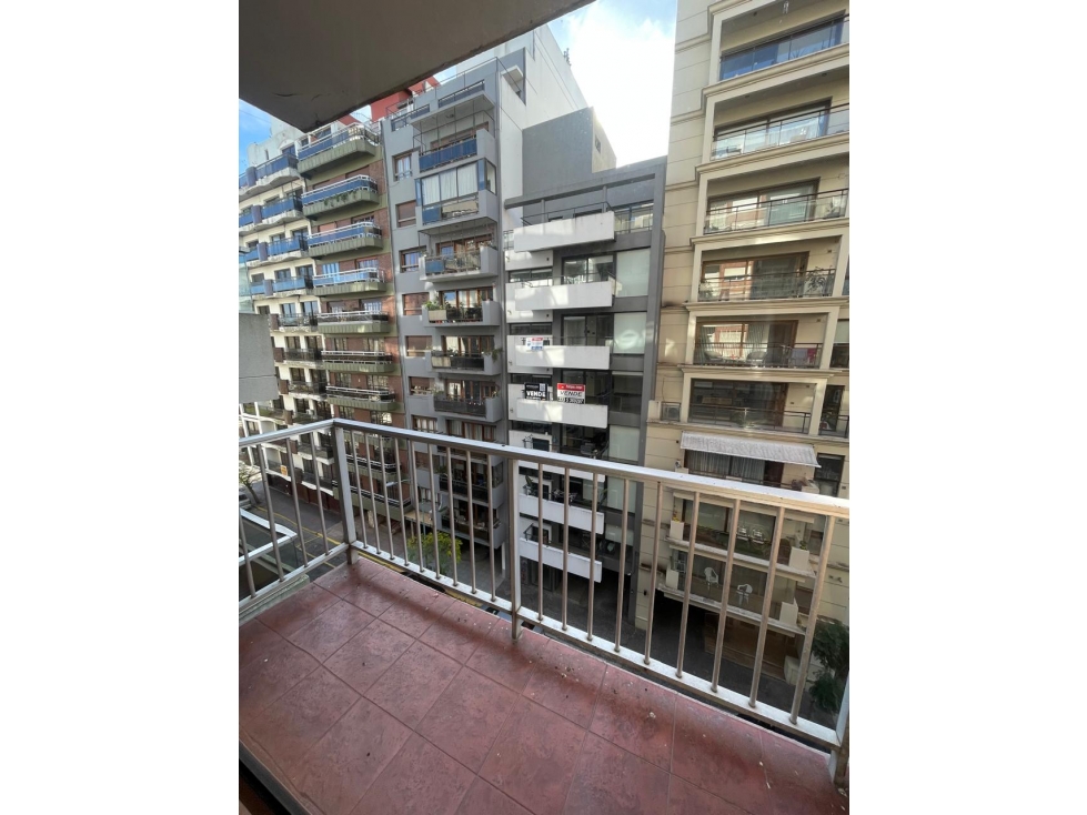 VENTA 2 Amb. C/Dep y Cochera. Balcón saliente. RETASADO — foto 3