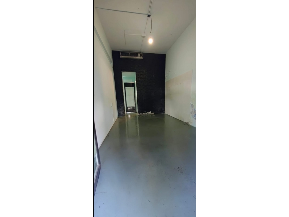 ALQUILER 36 MESES LOCAL COMERCIAL SOBRE CALLE 12 DE OCTUBRE - 3