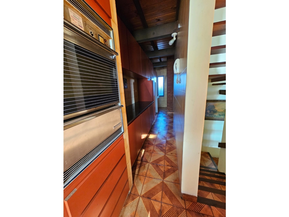 VENTA Chalet 6 Amb. Garage, parque y quincho — foto 5