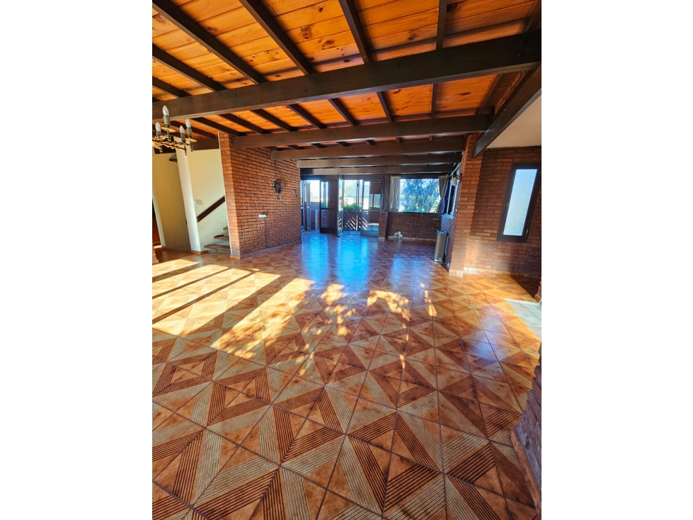 VENTA Chalet 6 Amb. Garage, parque y quincho — foto 6