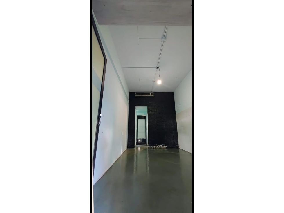 ALQUILER 36 MESES LOCAL COMERCIAL SOBRE CALLE 12 DE OCTUBRE - 4