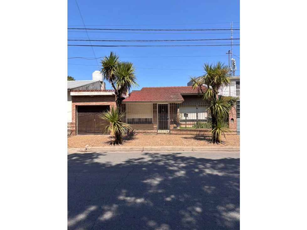 VENTA CHALET RECICLADO 3 AMB, GARAGE DOBLE, PARQUE