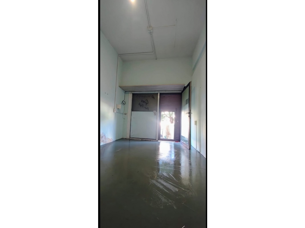 ALQUILER 36 MESES LOCAL COMERCIAL SOBRE CALLE 12 DE OCTUBRE - 5