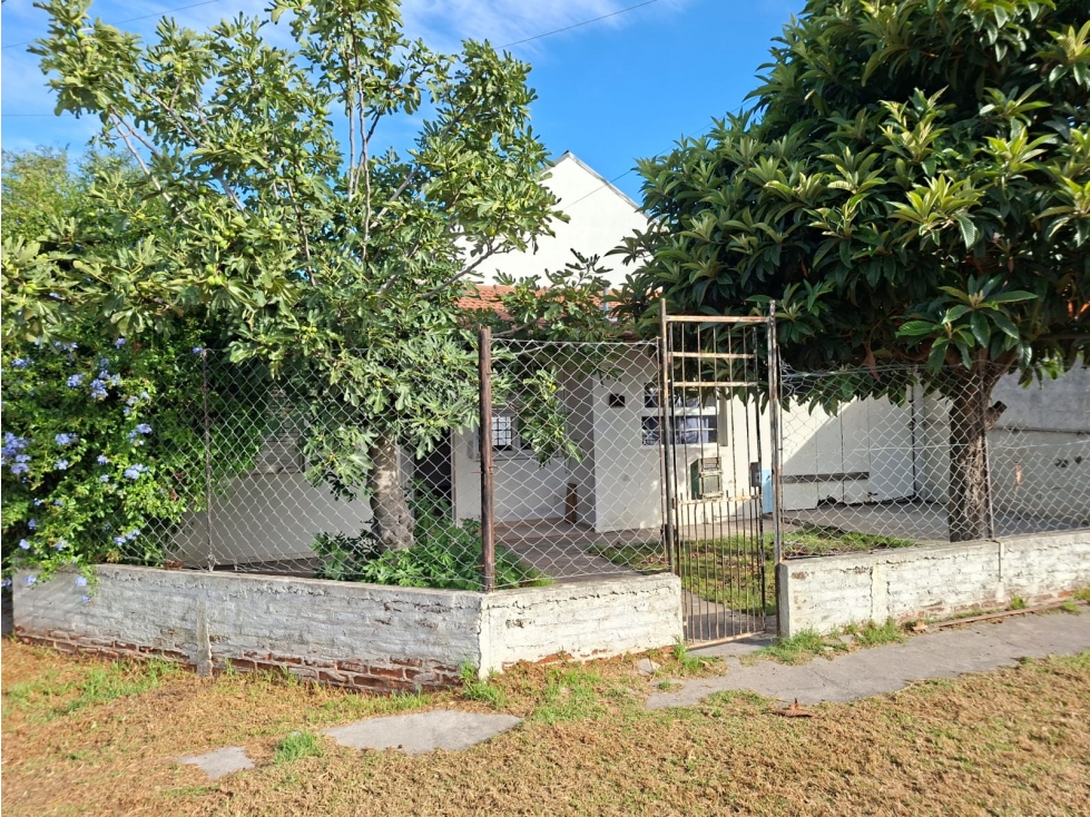 ZONA COLINAS; CHALET 3 AMBIENTES C/ JARDIN — foto 3