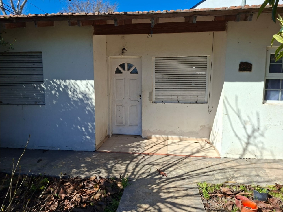 ZONA COLINAS; CHALET 3 AMBIENTES C/ JARDIN