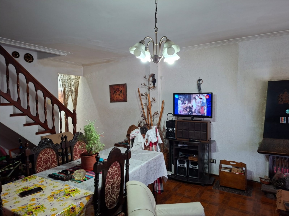 MOGOTES; DUPLEX MUY AMPLIO CON JARDIN — foto 4