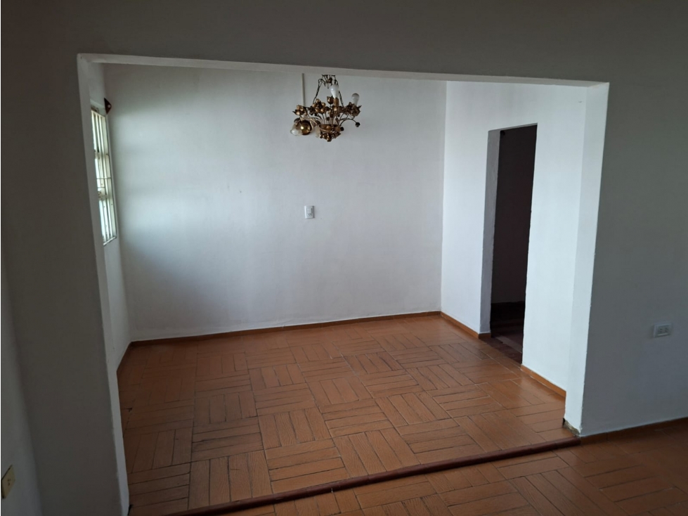 ZONA COLINAS; CHALET 3 AMBIENTES C/ JARDIN — foto 5