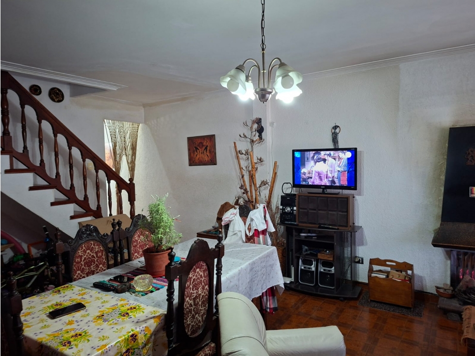 MOGOTES; DUPLEX MUY AMPLIO CON JARDIN — foto 6