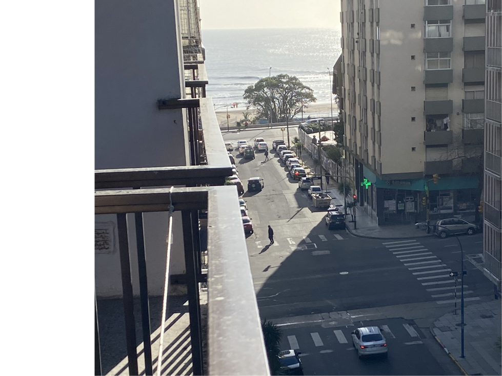 Ambiente externo con balcón