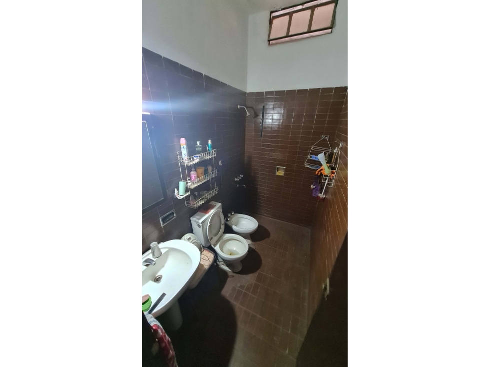 VENDO CASA BARRIO SOL Y RIO A 200 MTS DE LA AVENIDA — foto 2