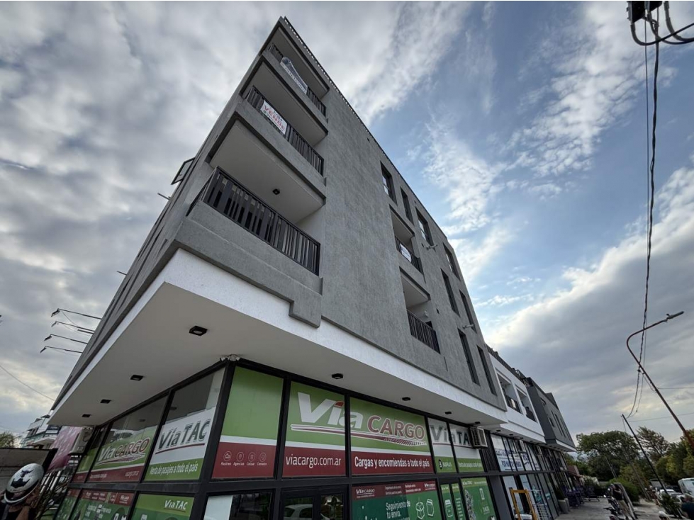 Vendo excelente departamento amplio como luminoso balcón - 2