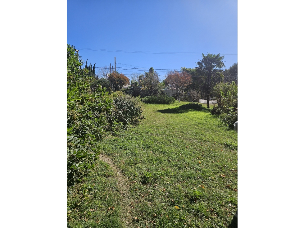 VENDO EXCELENTE TERRENO SOBRE AVENIDA PRINCIPAL IDEAL LOCALES Y DPTOS - 1