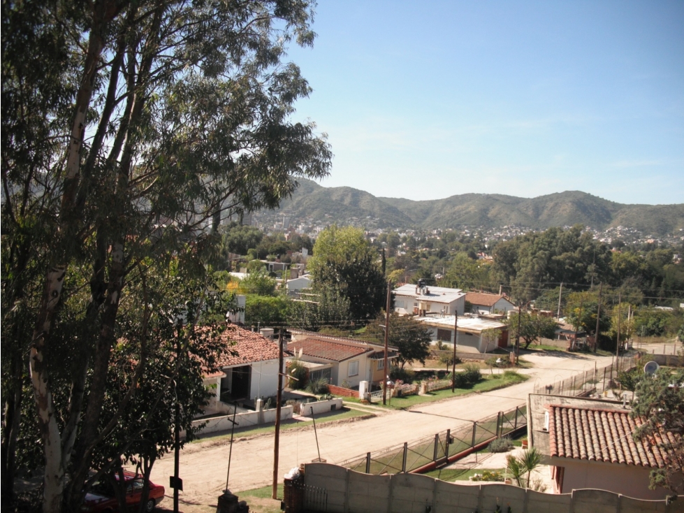 CASA + DEPTO EN BARRIO LA QUINTA, A POCAS CUADRAS DEL CENTRO — foto 4